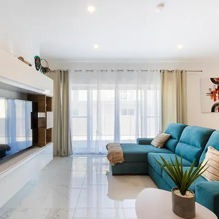 H4- Modern Penthouse With Large Terrace And Views San Gwann
