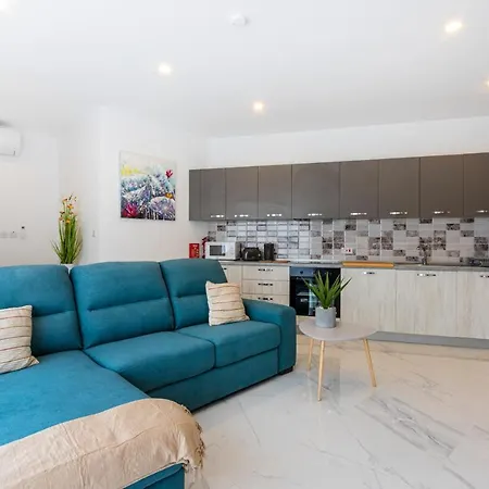 H4- Modern Penthouse With Large Terrace And Views Apartment San Gwann