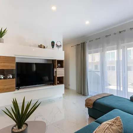 Apartment H4- Modern Penthouse With Large Terrace And Views