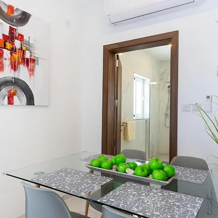 Apartment H4- Modern Penthouse With Large Terrace And Views *