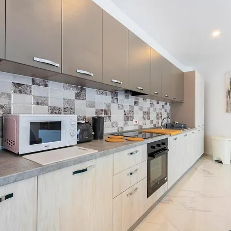 Apartmán H4- Modern Penthouse With Large Terrace And Views *