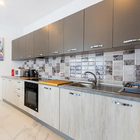 H4- Modern Penthouse With Large Terrace And Views Apartmán *