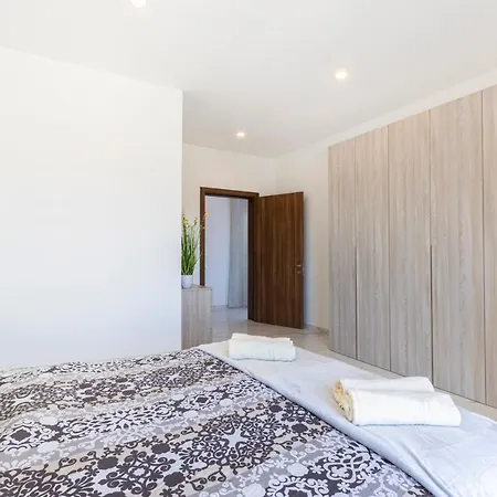 Apartmán H4- Modern Penthouse With Large Terrace And Views *