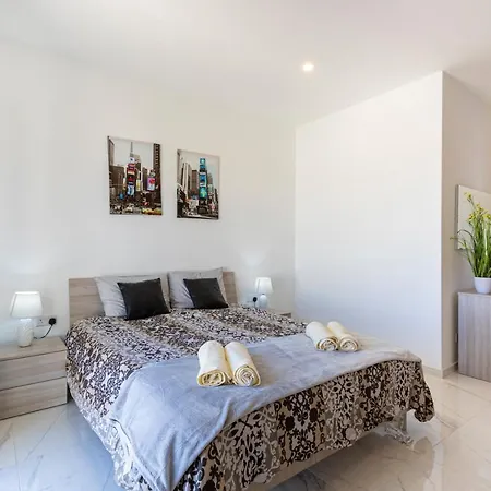 H4- Modern Penthouse With Large Terrace And Views Apartmán *