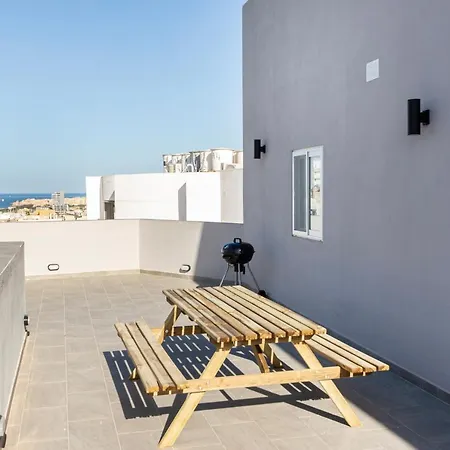 H4- Modern Penthouse With Large Terrace And Views Apartment San Gwann