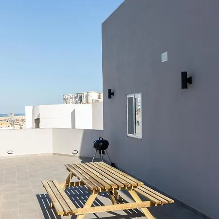 H4- Modern Penthouse With Large Terrace And Views Apartmán