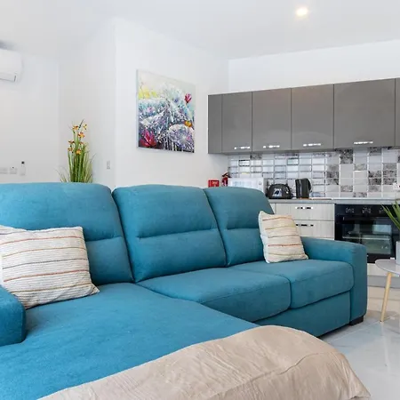 H4- Modern Penthouse With Large Terrace And Views * San Gwann