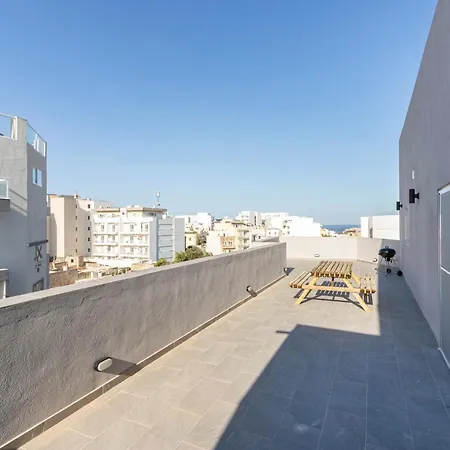 H4- Modern Penthouse With Large Terrace And Views